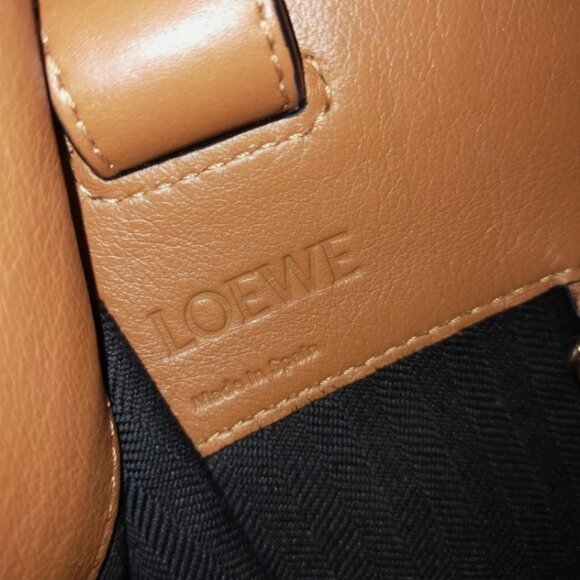LOEWE Hammock bag in Classic Calfskin Tan - Picture 10 of 16